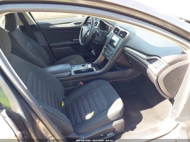 44912354 :رقم المزاد ، 3FA6P0HD4HR408838 vin ، 2017 Ford Fusion Se مزاد بيع