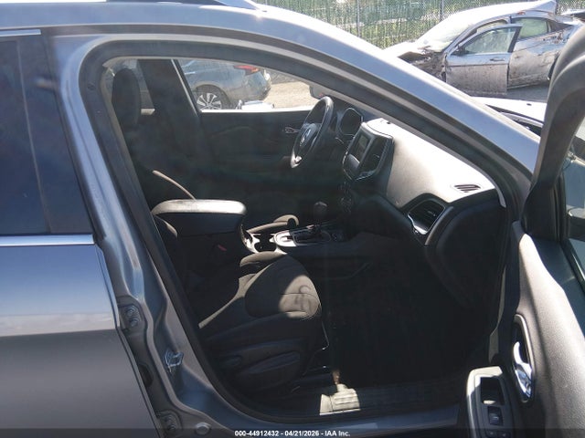 1C4PJLCB0KD263644 Jeep Cherokee Latitude Fwd
