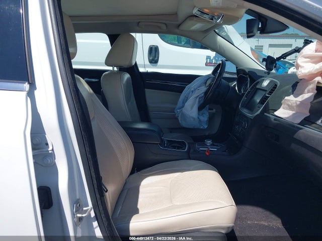 44912472 :رقم المزاد ، 2C3CCAEG8GH324453 vin ، 2016 Chrysler 300c مزاد بيع