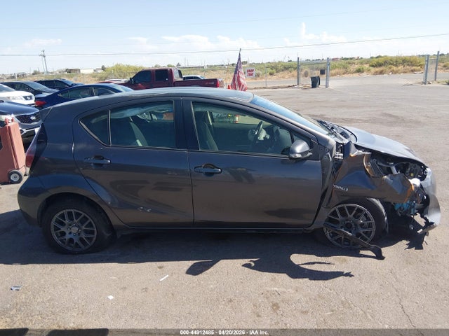 JTDKDTB31F1579850 Toyota Prius C Two