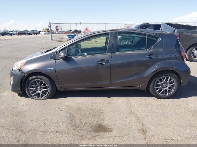 JTDKDTB31F1579850 Toyota Prius C Two