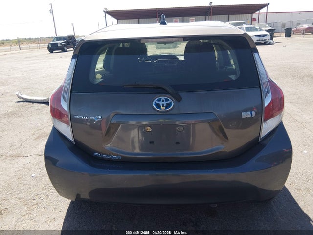 JTDKDTB31F1579850 Toyota Prius C Two