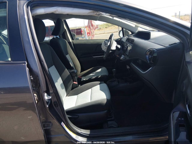 JTDKDTB31F1579850 Toyota Prius C Two