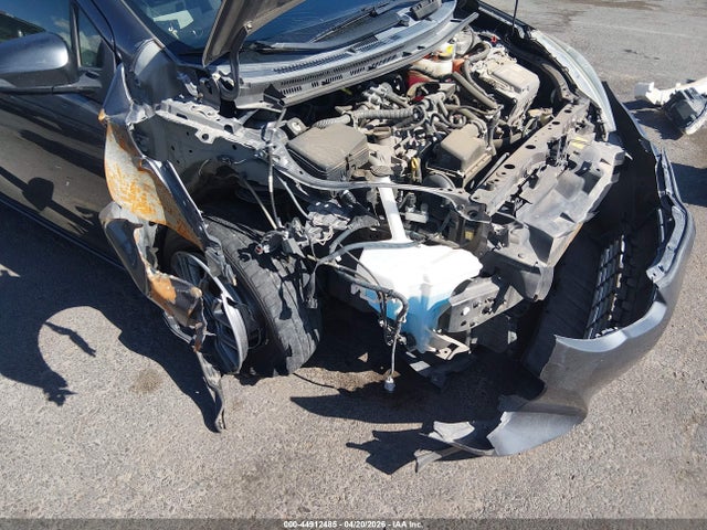 JTDKDTB31F1579850 Toyota Prius C Two