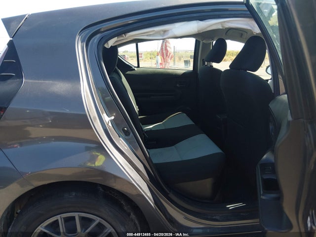 JTDKDTB31F1579850 Toyota Prius C Two