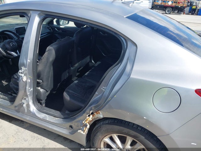 44912537 :رقم المزاد ، JM1BM1W70F1231555 vin ، 2015 Mazda Mazda3 I Grand Touring مزاد بيع