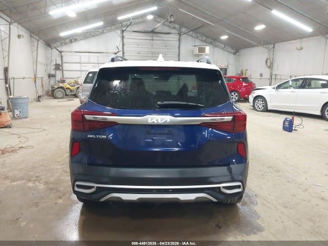 44912538 :رقم المزاد ، KNDEUCA29N7311145 vin ، 2022 Kia Seltos Nightfall Edition مزاد بيع