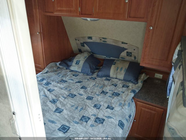 Продажа на аукционе авто 2009 R-vision Trail Cruiser, vin: 4WYT02R2791750425, номер лота: 44912557
