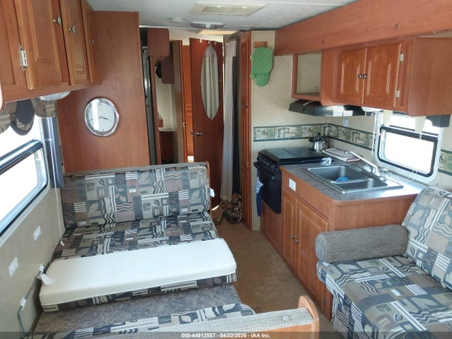 Продажа на аукционе авто 2009 R-vision Trail Cruiser, vin: 4WYT02R2791750425, номер лота: 44912557