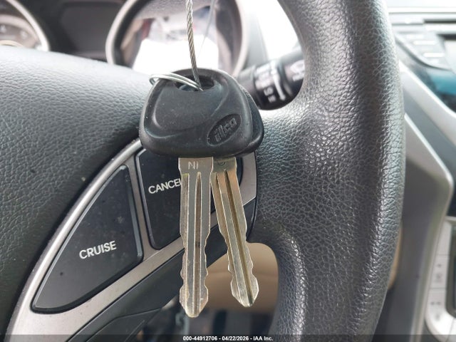 44912706 :رقم المزاد ، KMHDH4AE8DU618687 vin ، 2013 Hyundai Elantra Gls/limited مزاد بيع