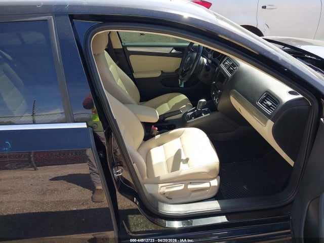3VWDB7AJ5JM259428 Volkswagen Jetta 1.4t Se/1.4t Wolfsburg Edition