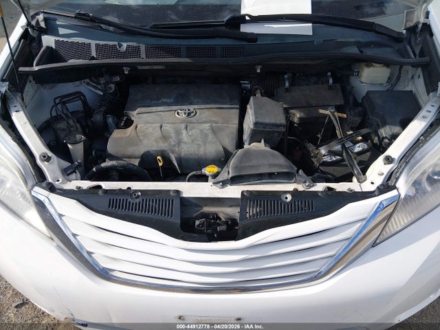 Продажа на аукционе авто 2015 Toyota Sienna Le 8 Passenger, vin: 5TDKK3DC8FS577924, номер лота: 44912778
