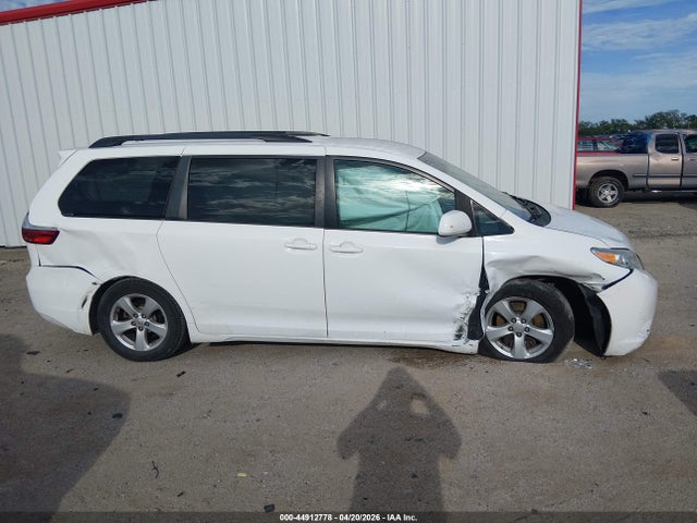 Продажа на аукционе авто 2015 Toyota Sienna Le 8 Passenger, vin: 5TDKK3DC8FS577924, номер лота: 44912778
