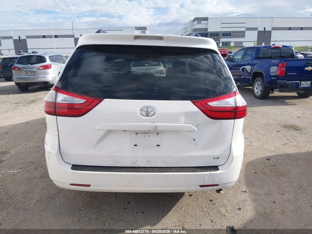 Продажа на аукционе авто 2015 Toyota Sienna Le 8 Passenger, vin: 5TDKK3DC8FS577924, номер лота: 44912778