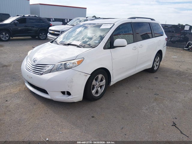 Продажа на аукционе авто 2015 Toyota Sienna Le 8 Passenger, vin: 5TDKK3DC8FS577924, номер лота: 44912778