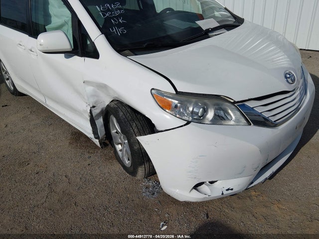 Продажа на аукционе авто 2015 Toyota Sienna Le 8 Passenger, vin: 5TDKK3DC8FS577924, номер лота: 44912778