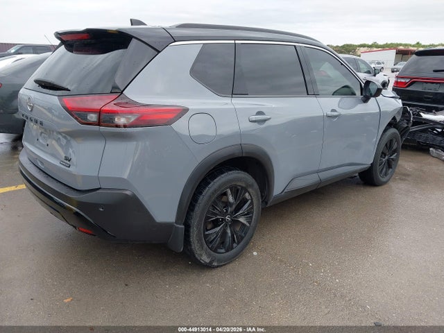 JN8BT3BA8PW011167 Nissan Rogue Sv Fwd