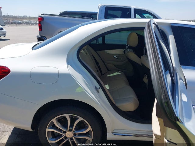 Aukcja sprzedaży 2017 Mercedes-benz C 300 4matic, vin: 55SWF4KB4HU202575, numer aukcji: 44913062