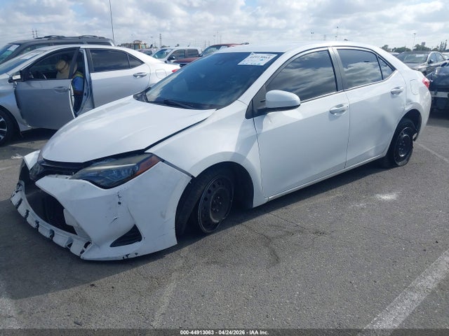 Toyota COROLLA LE 2018 2T1BURHE3JC069130 Image 2