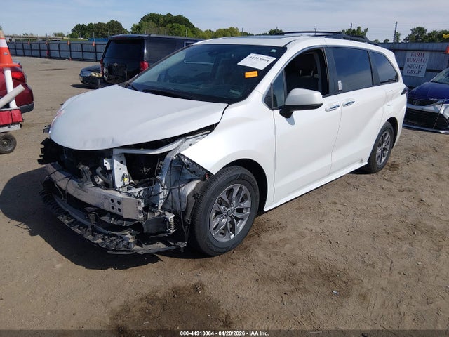 Продаж на аукціоні авто 2022 Toyota Sienna Xle, vin: 5TDYRKEC9NS113859, номер лоту: 44913064