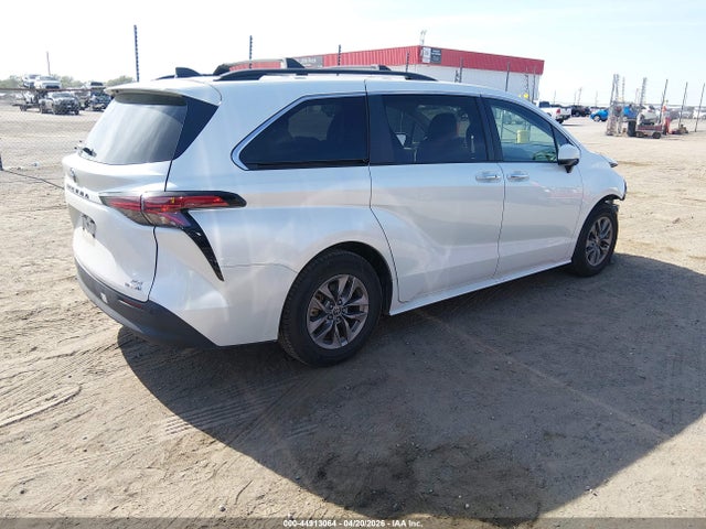 Продаж на аукціоні авто 2022 Toyota Sienna Xle, vin: 5TDYRKEC9NS113859, номер лоту: 44913064