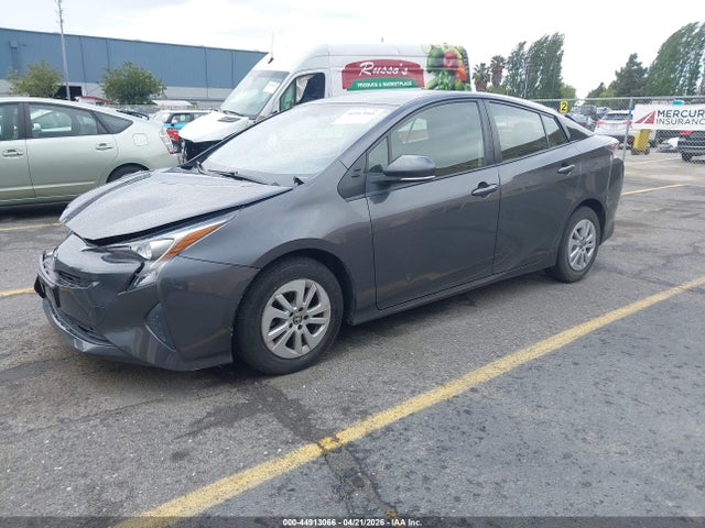 Toyota Prius Two 2016 JTDKBRFU2G3017540 Image 2