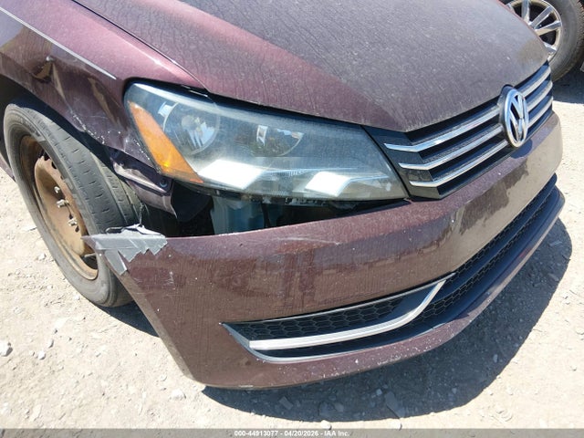 2014 Volkswagen Passat 1.8t S მანქანა იყიდება აუქციონზე, vin: 1VWAT7A30EC098589, აუქციონის ნომერი: 44913077