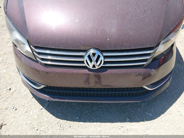 2014 Volkswagen Passat 1.8t S მანქანა იყიდება აუქციონზე, vin: 1VWAT7A30EC098589, აუქციონის ნომერი: 44913077