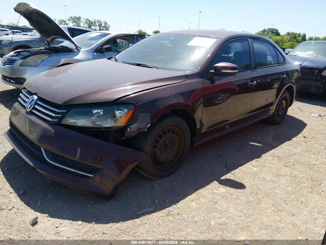 2014 Volkswagen Passat 1.8t S მანქანა იყიდება აუქციონზე, vin: 1VWAT7A30EC098589, აუქციონის ნომერი: 44913077