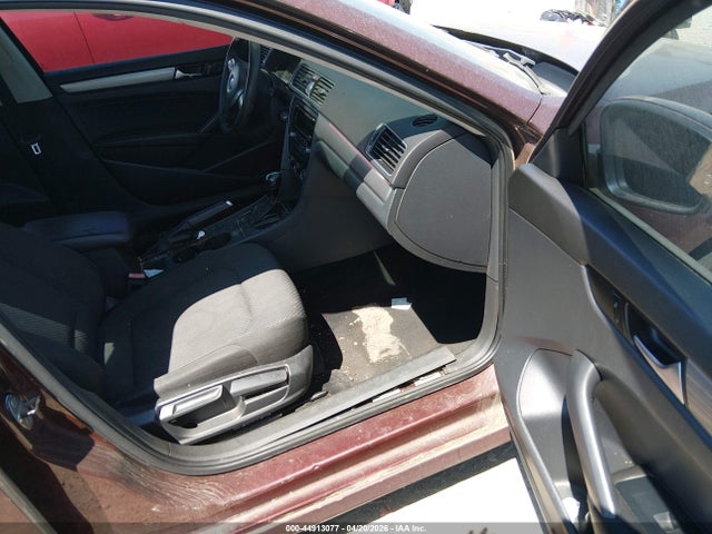 2014 Volkswagen Passat 1.8t S მანქანა იყიდება აუქციონზე, vin: 1VWAT7A30EC098589, აუქციონის ნომერი: 44913077