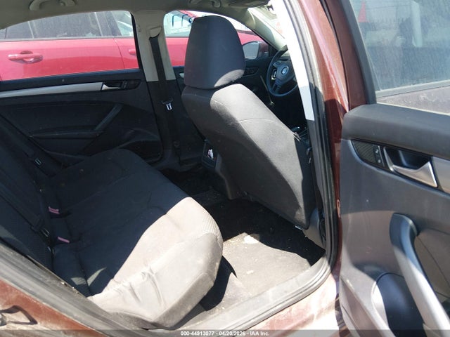 2014 Volkswagen Passat 1.8t S მანქანა იყიდება აუქციონზე, vin: 1VWAT7A30EC098589, აუქციონის ნომერი: 44913077