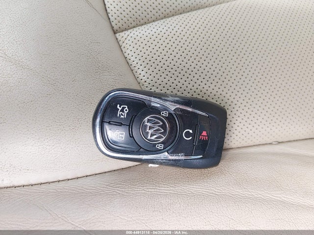 44913118 :رقم المزاد ، 1G4ZP5SS9HU161252 vin ، 2017 Buick Lacrosse Essence مزاد بيع