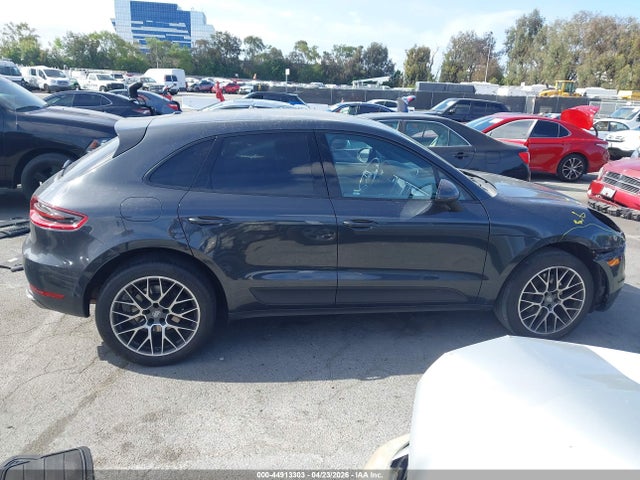 Auction sale of the 2018 Porsche Macan Sport Edition, vin: WP1AA2A59JLB19588, lot number: 44913303