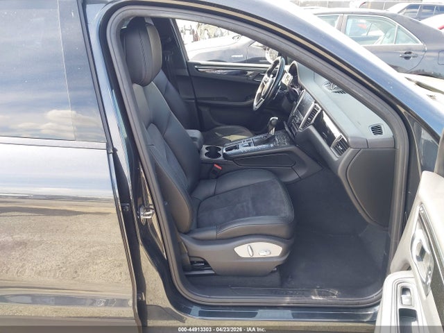 Auction sale of the 2018 Porsche Macan Sport Edition, vin: WP1AA2A59JLB19588, lot number: 44913303