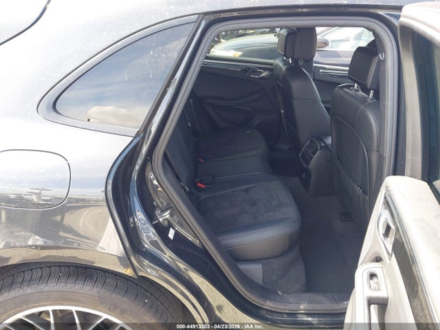 Auction sale of the 2018 Porsche Macan Sport Edition, vin: WP1AA2A59JLB19588, lot number: 44913303