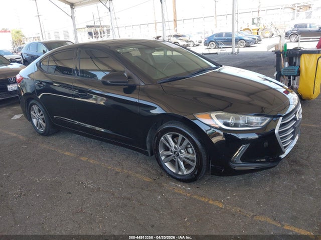 2018 5NPD84LF9JH374287 main image