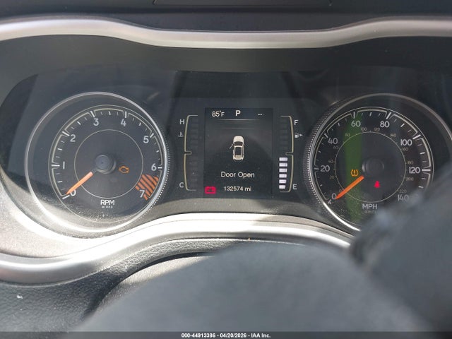 1C4PJLCB4FW695518 Jeep Cherokee Latitude