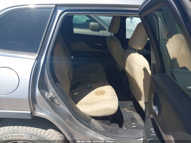 1C4PJLCB4FW695518 Jeep Cherokee Latitude