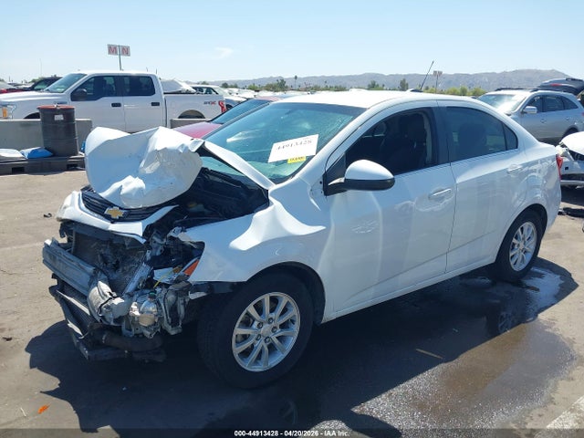 Chevrolet Sonic Lt Auto 2019 1G1JD5SB7K4117017 Image 2