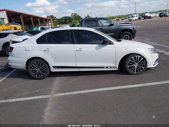2016 Volkswagen Jetta 1.8t Sport მანქანა იყიდება აუქციონზე, vin: 3VWD17AJ9GM400190, აუქციონის ნომერი: 44913441