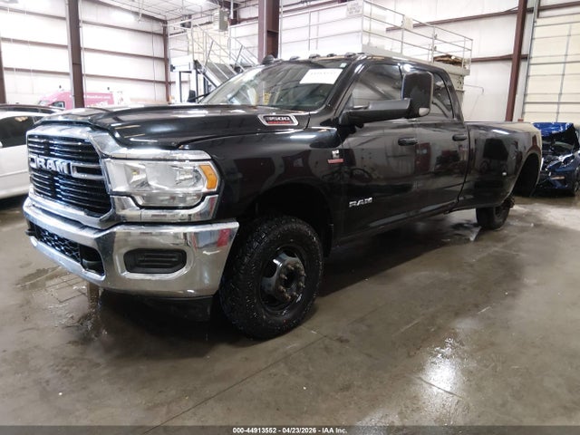 3C63RRGLXLG195782 RAM 3500 Tradesman 4x4 8&#039; Box