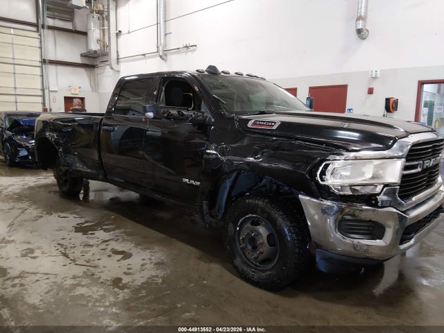3C63RRGLXLG195782 RAM 3500 Tradesman 4x4 8&#039; Box