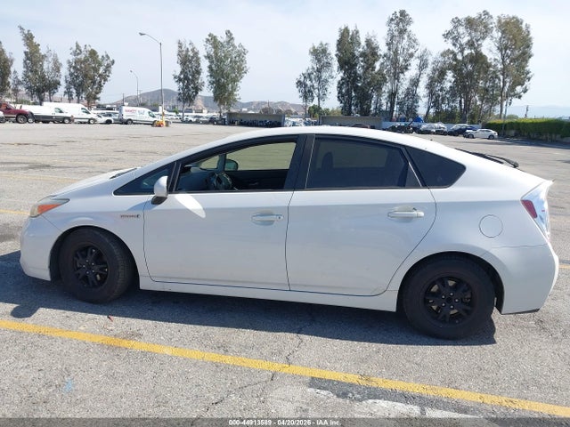 Toyota Prius Two 2014 JTDKN3DU2E0363318 Image 14