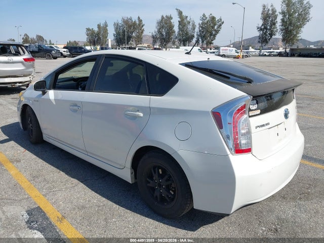 Toyota Prius Two 2014 JTDKN3DU2E0363318 Image 3