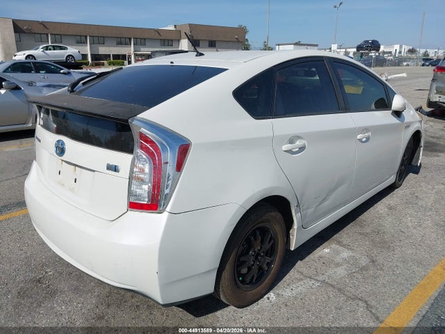 Toyota Prius Two 2014 JTDKN3DU2E0363318 Image 4