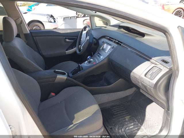 Toyota Prius Two 2014 JTDKN3DU2E0363318 Image 5