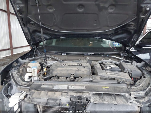 Продажа на аукционе авто 2017 Volkswagen Passat 1.8t R-line, vin: 1VWDT7A30HC033050, номер лота: 44913611