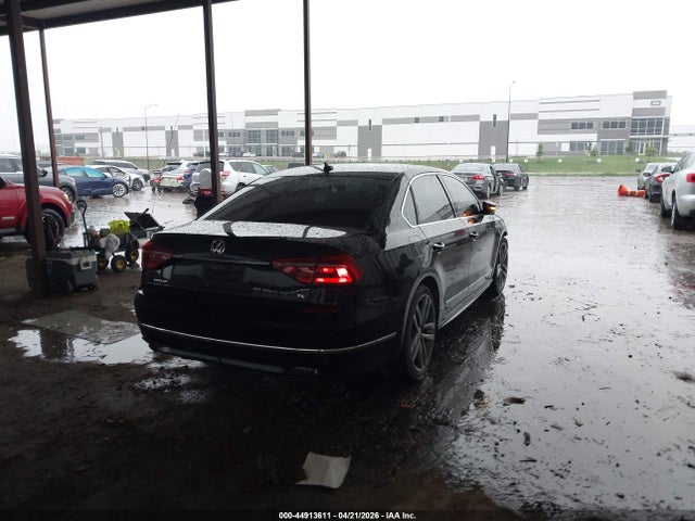 Продажа на аукционе авто 2017 Volkswagen Passat 1.8t R-line, vin: 1VWDT7A30HC033050, номер лота: 44913611