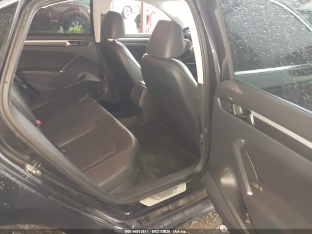 Продажа на аукционе авто 2017 Volkswagen Passat 1.8t R-line, vin: 1VWDT7A30HC033050, номер лота: 44913611