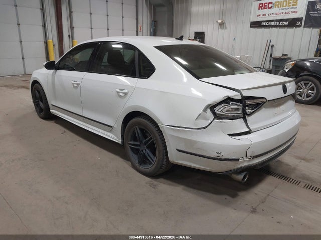 Продажа на аукционе авто 2017 Volkswagen Passat 1.8t R-line, vin: 1VWDT7A30HC082006, номер лота: 44913616